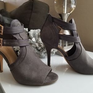 Grey LC Lauren Conrad Pumps